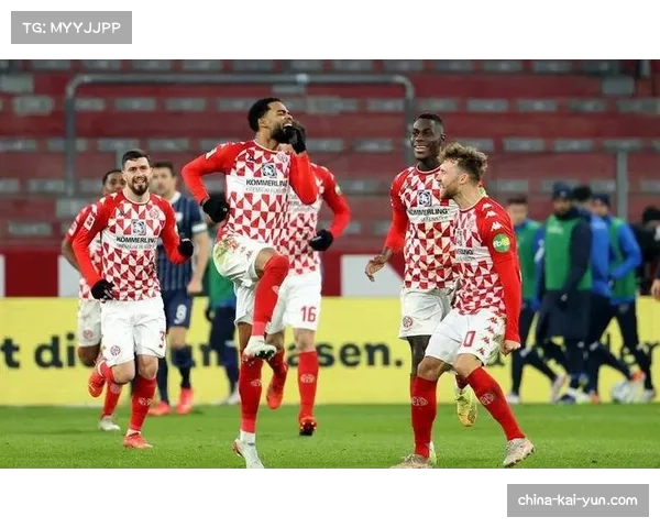 波兹南莱赫2-1客胜奥洛穆茨 积10分保留欧协联附加赛希望